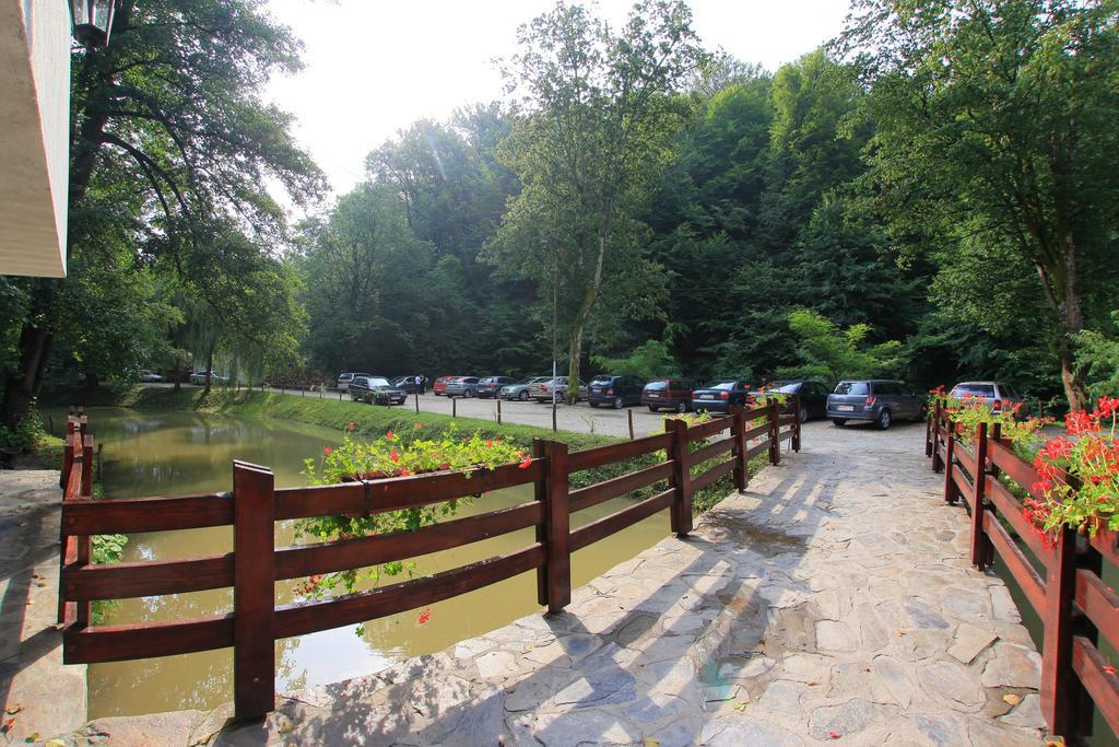 Guest House Lacul Linistit Moneasa Exterior foto